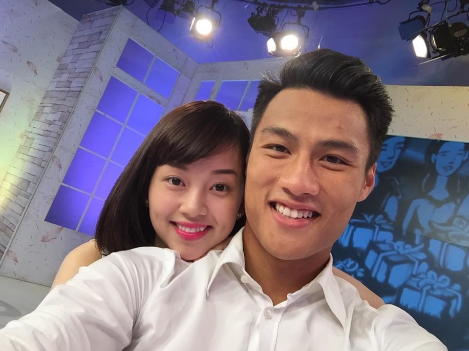 Nhung bong hong ben canh cau thu U23 Viet Nam hinh anh