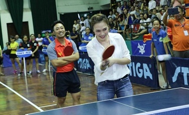 My Tam tro tai danh bong ban duoi su co vu cuong nhiet cua khan gia hinh anh