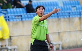 HLV Le Huynh Duc bi nhac nho vi phat ngon ha thap trong tai hinh anh