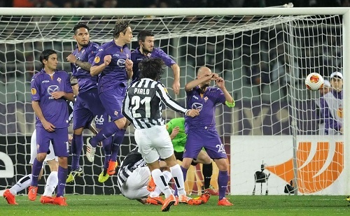 Pirlo luôn là nỗi ám ảnh của mọi hàng thủ khi anh đứng trước quả đá phạt trực tiếp.