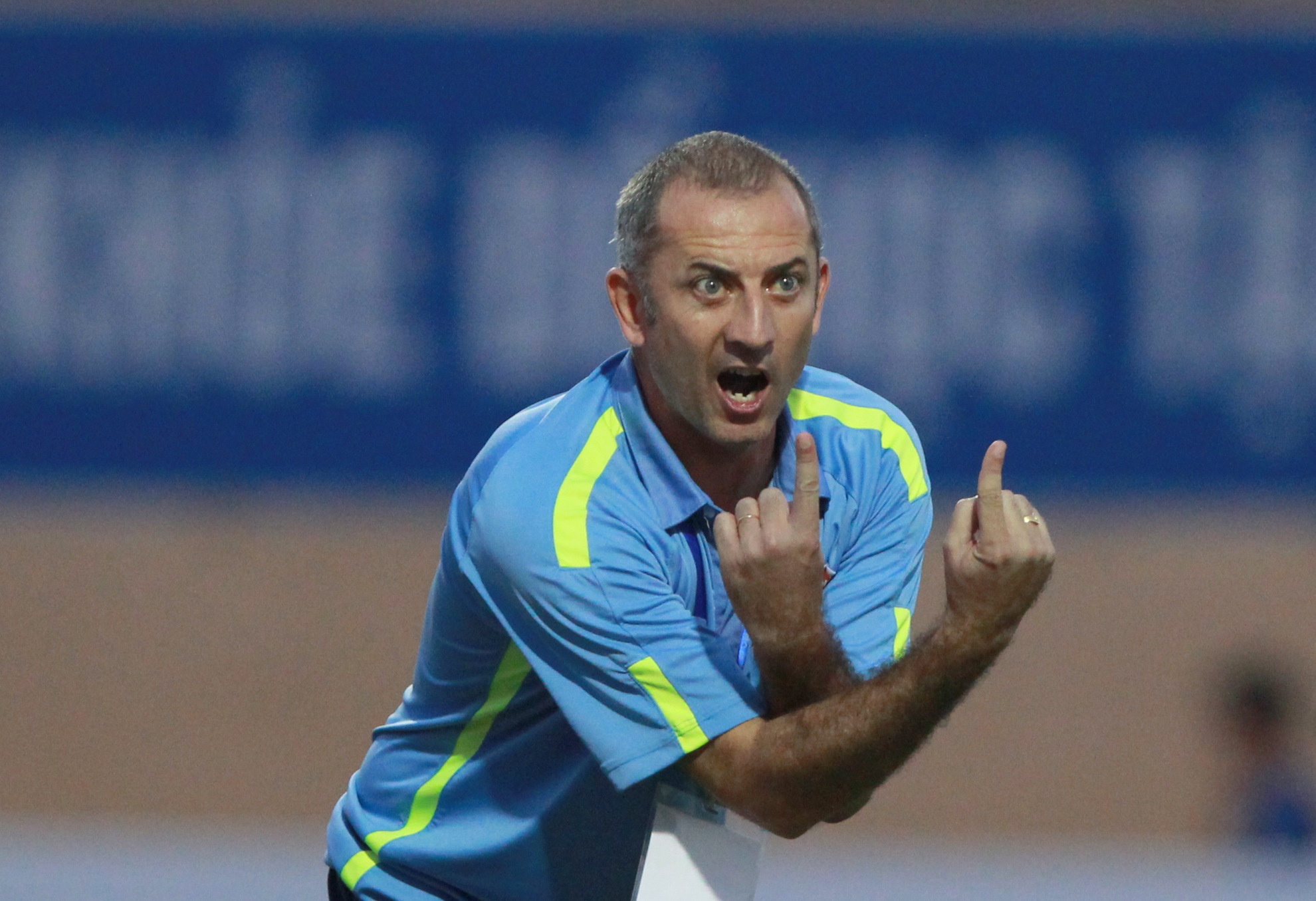 HLV Graechen: 'Trong tai khong cung dang cap voi V.League' hinh anh