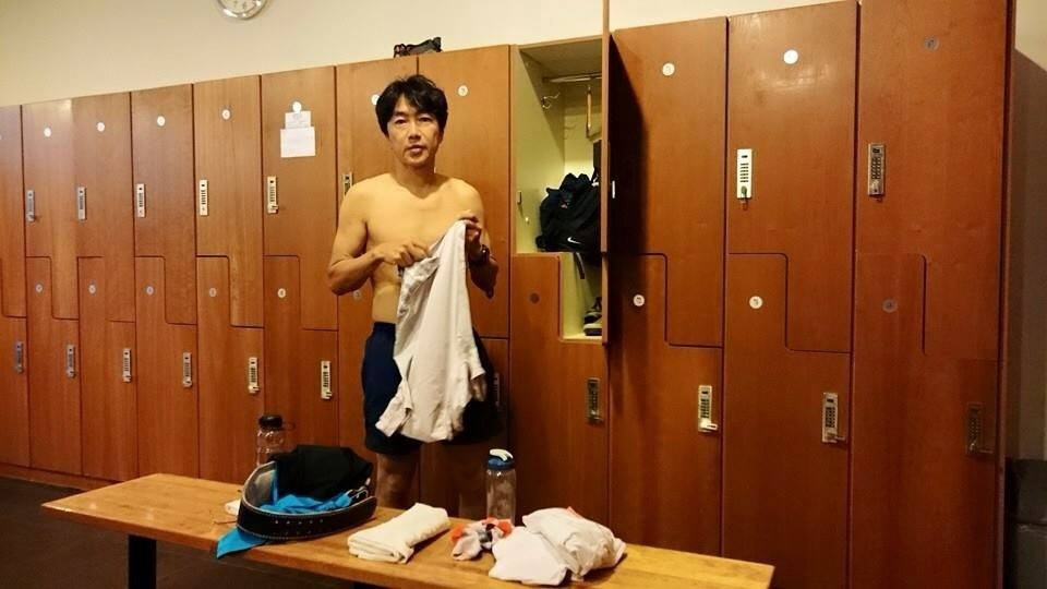 HLV Miura tập gym vào khoảng 17h30 hàng ngày tại phòng riêng trong khu chung cư ông đang sống. Ảnh: Trung LS