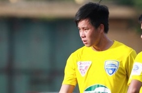 Tien dao U23 VN phai roi san bo bot sau 34 phut da V.League hinh anh