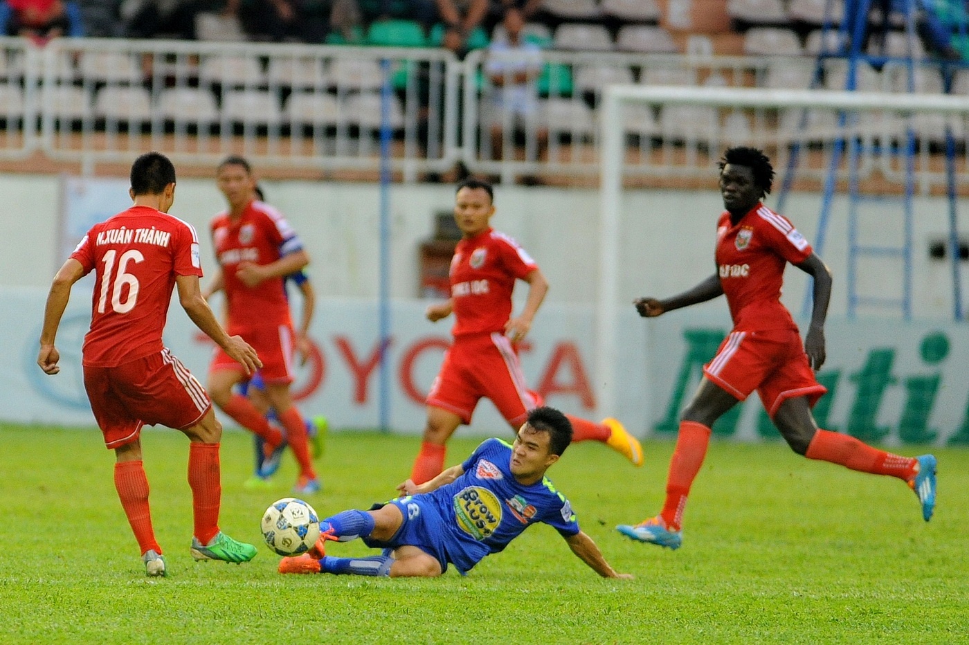 HAGL quyet co diem dau tien tren san khach hinh anh