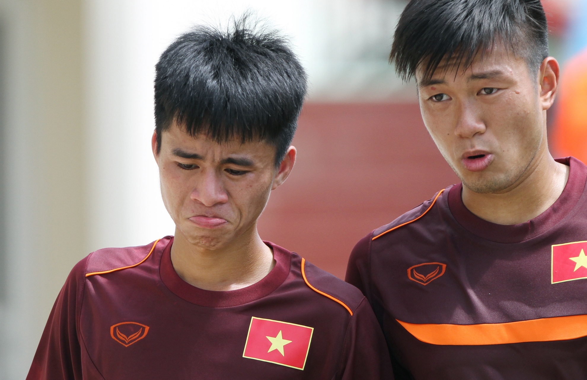 Thanh Hau vat suc theo tron giao an tap luyen cung U19 VN hinh anh