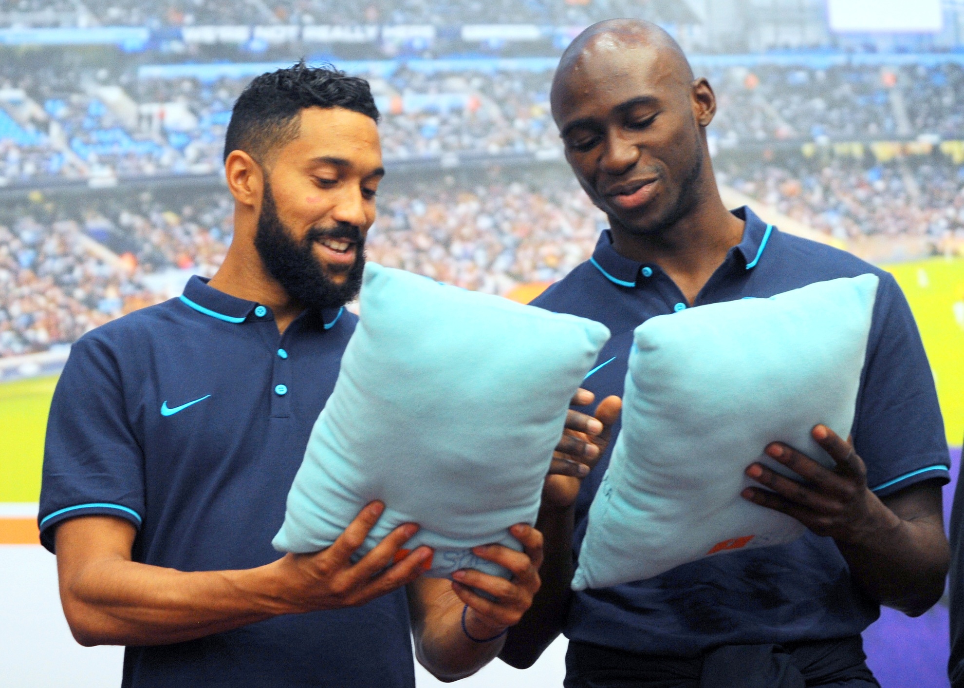 Man City bat ngo khi nhan duoc goi om tu sinh vien Ha Noi hinh anh