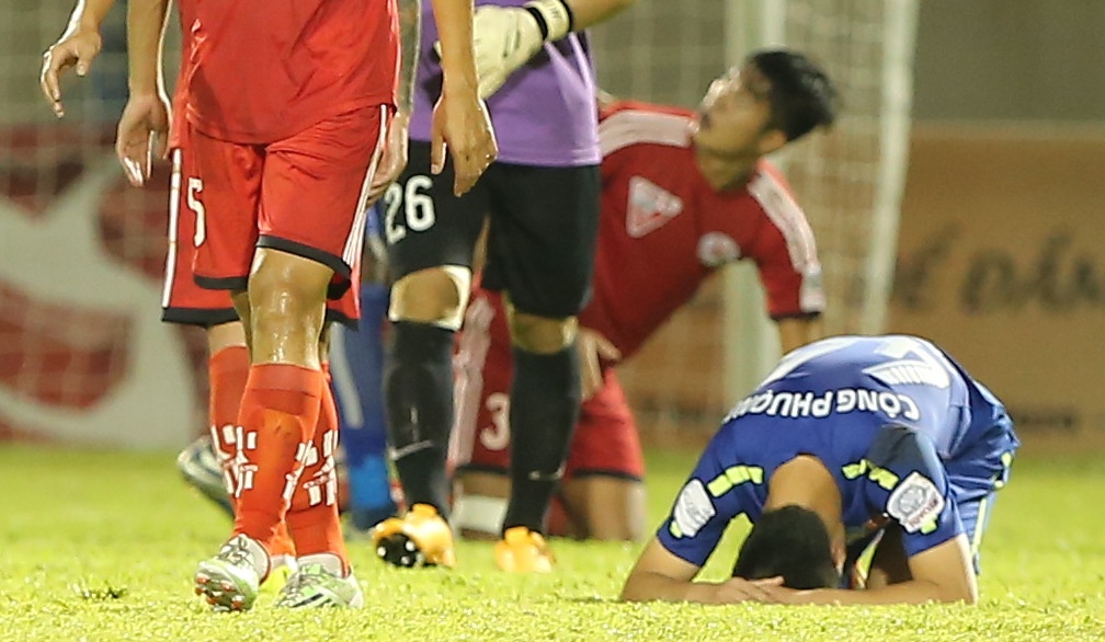 Cong Phuong nam guc xuong co sau tran thua tren san Cam Pha hinh anh