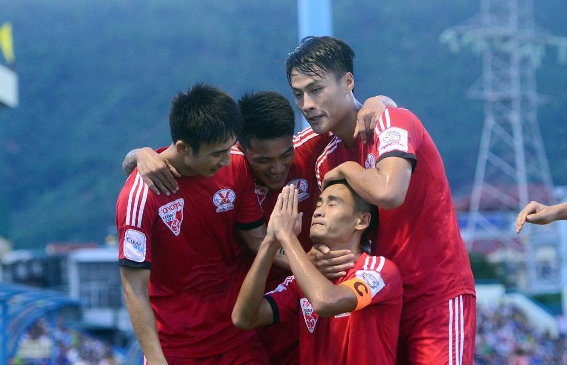 Cau thu Quang Ninh giai thich pha an mung khi thang HAGL hinh anh