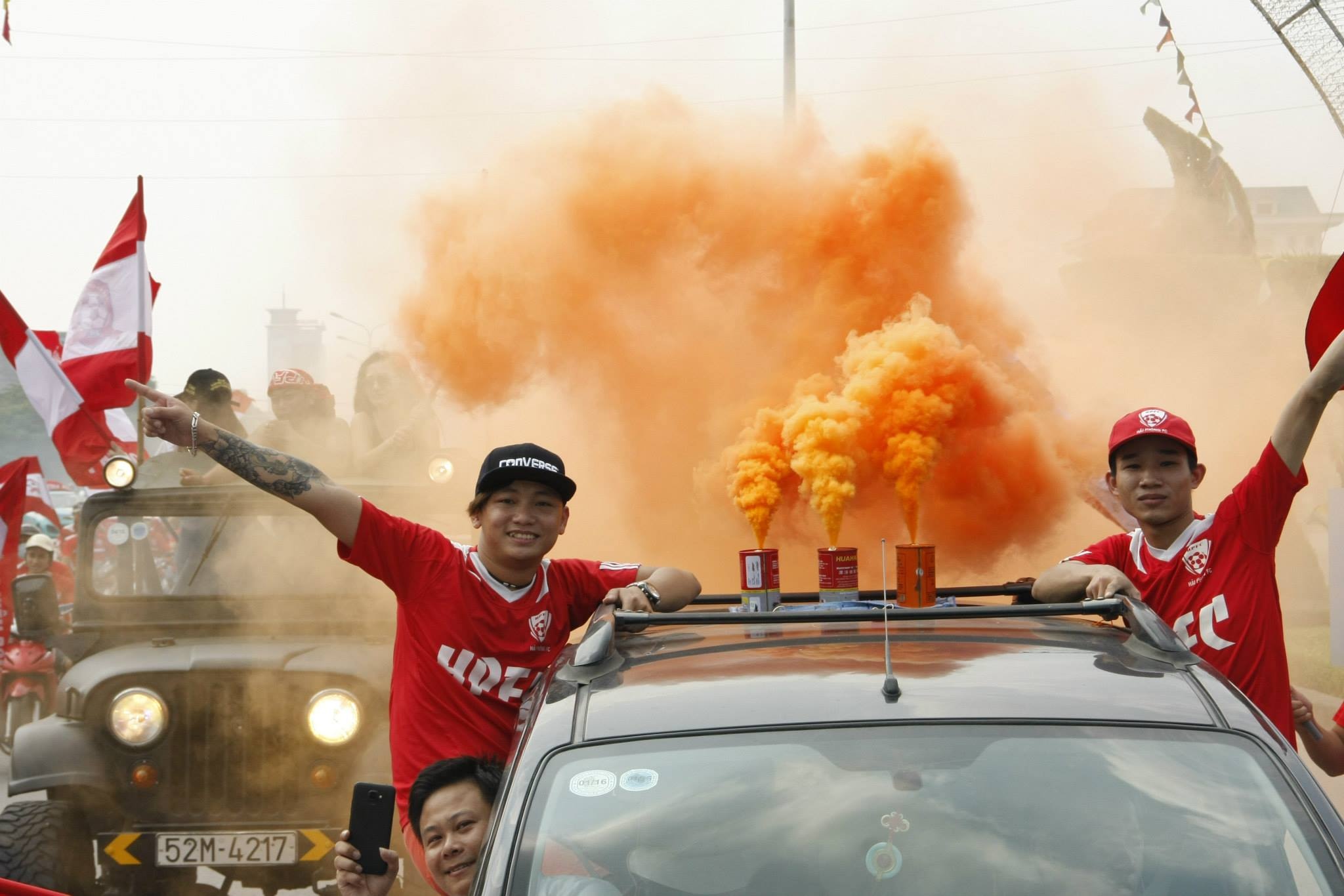 CDV Hai Phong khuay dong dat cang bang xe sang va phao khoi hinh anh