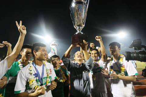 Nghich ly tien thuong cua bong da Viet Nam hinh anh