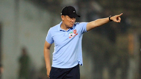 Tan HLV truong thay doi thoi quen ngu nuong cua cau thu HAGL hinh anh
