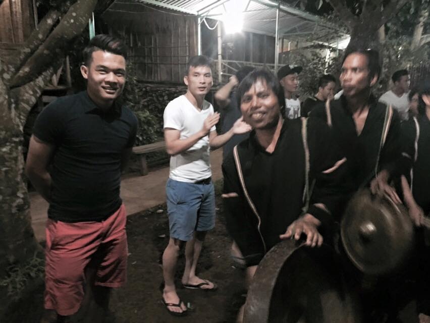 Cau thu SLNA nhay 'Vu dieu cong chieng' tai Gia Lai hinh anh