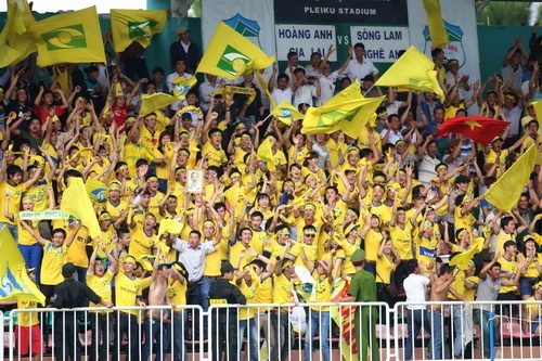 Co dong vien Nghe An len ke hoach phu vang san Pleiku hinh anh