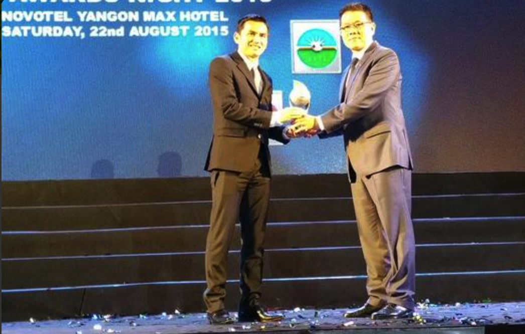 Kiatisuk Senamuang là HLV xuất sắc nhất Đông Nam Á 2014.