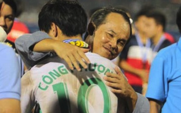 Bau Duc thuong 500 trieu cho chien thang cua HAGL hinh anh