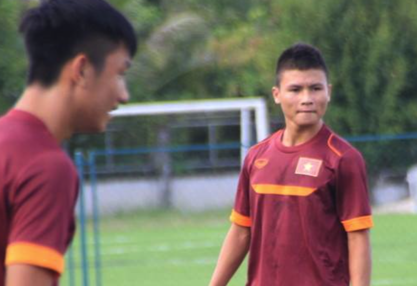 Quang Hai tap buoi duy nhat voi U19 VN truoc tran ra quan hinh anh