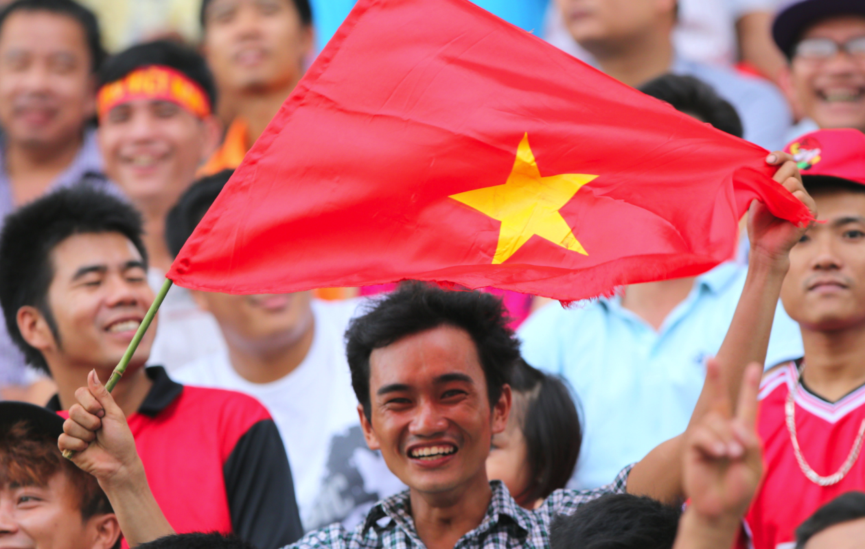 Nguoi Viet tai Lao tung bung co vu U19 Viet Nam hinh anh