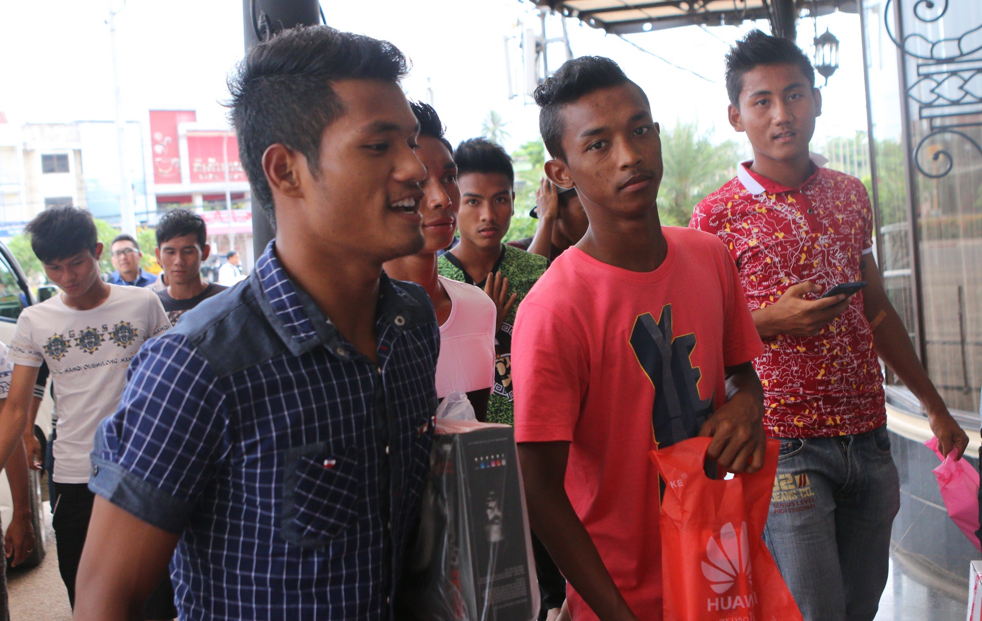 U19 Myanmar nghi tap di mua sam truoc tran gap U19 VN hinh anh