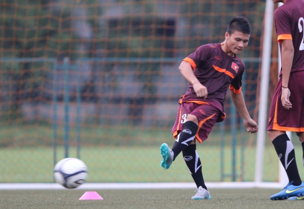 U19 Viet Nam tap dut diem trai chan truoc tran gap Thai Lan. hinh anh