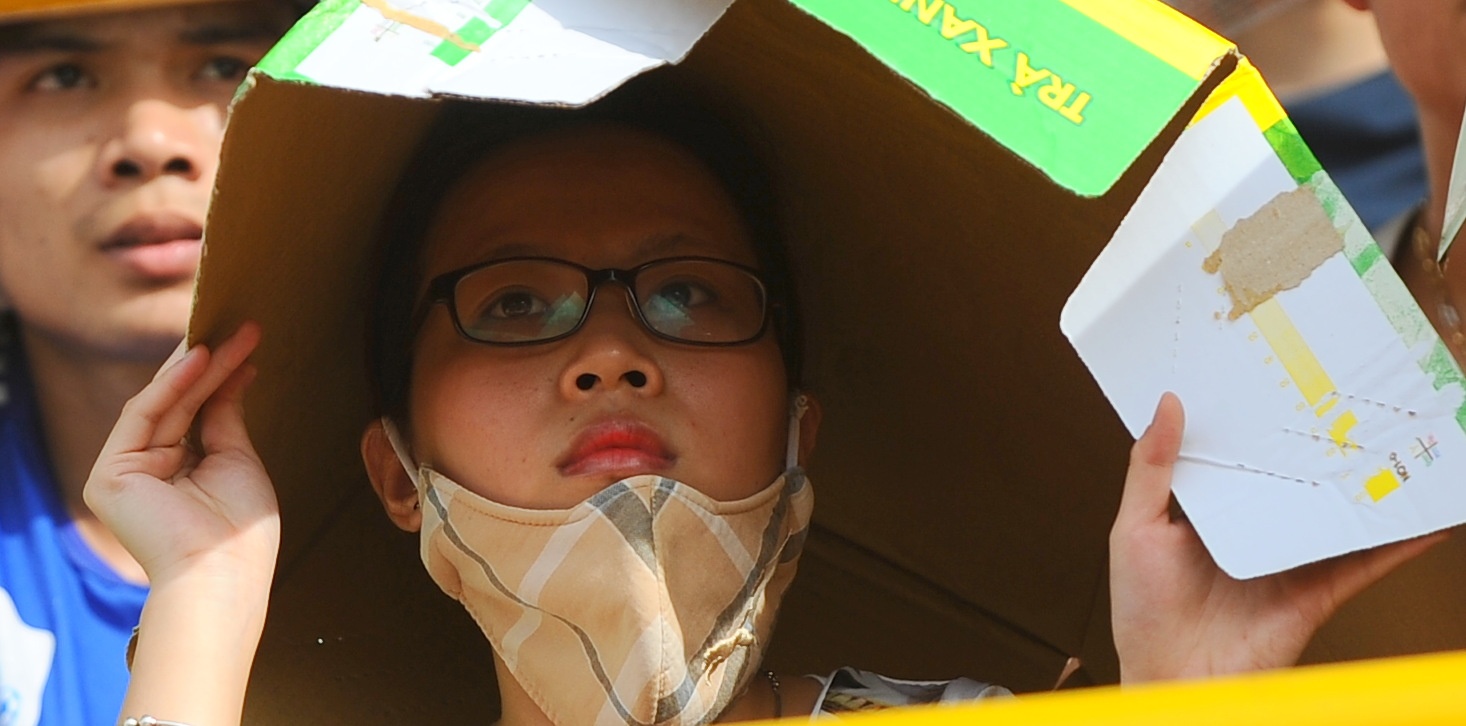 Nguoi ham mo doi nang hang gio xem giai phui Ha Noi hinh anh