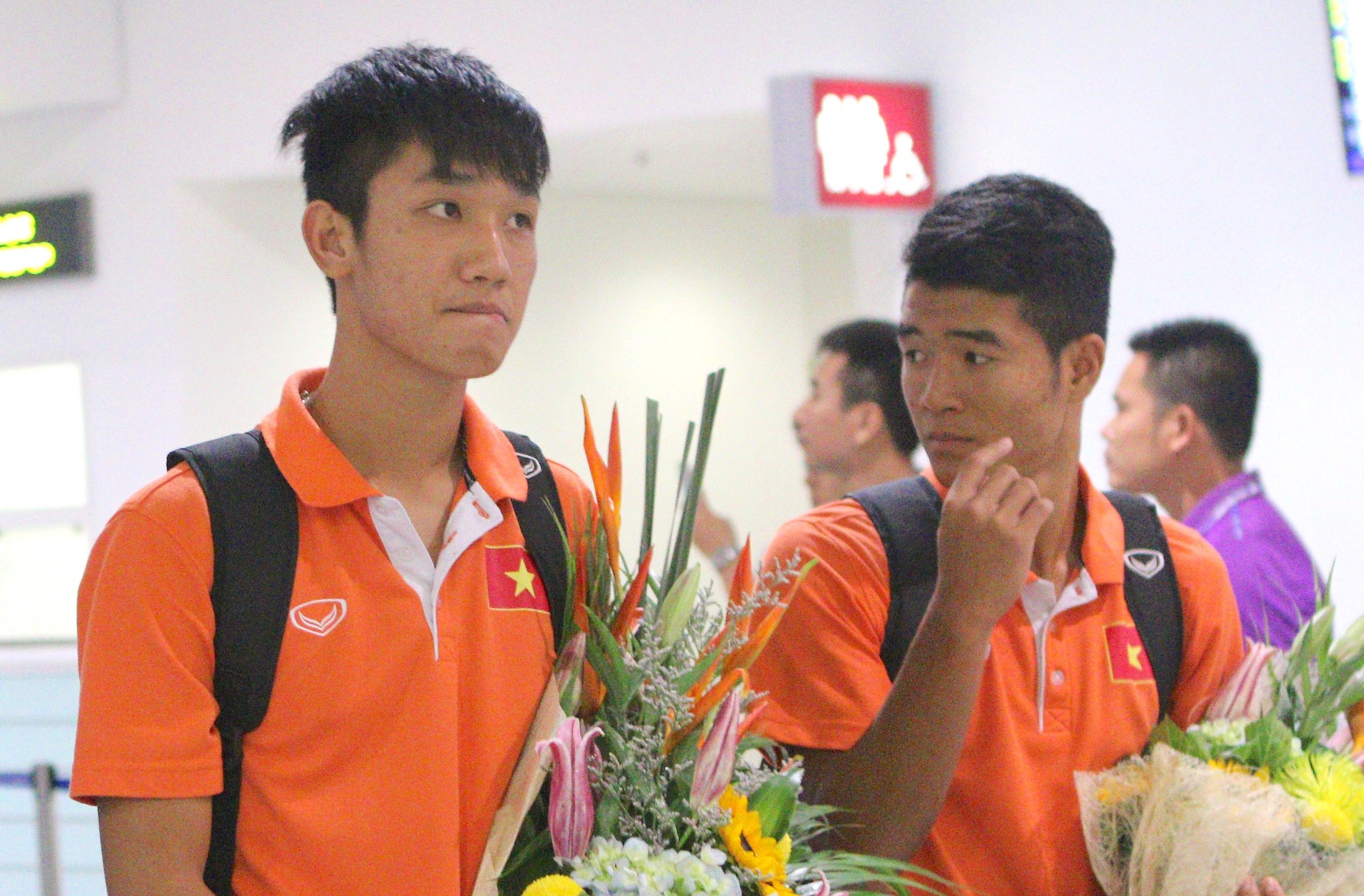 Khong co nguoi ham mo don U19 Viet Nam ngay tro ve hinh anh