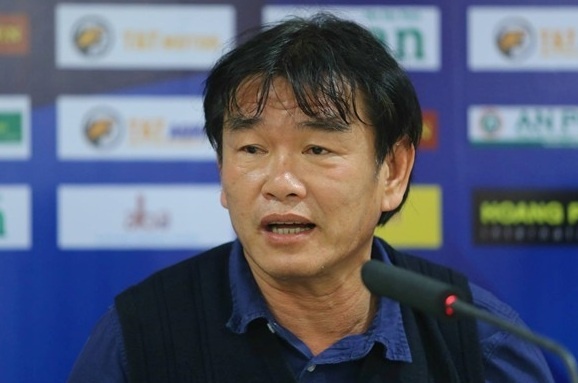 Phe phan Miura, bau Duc bi cuu HLV truong DTVN che trach hinh anh