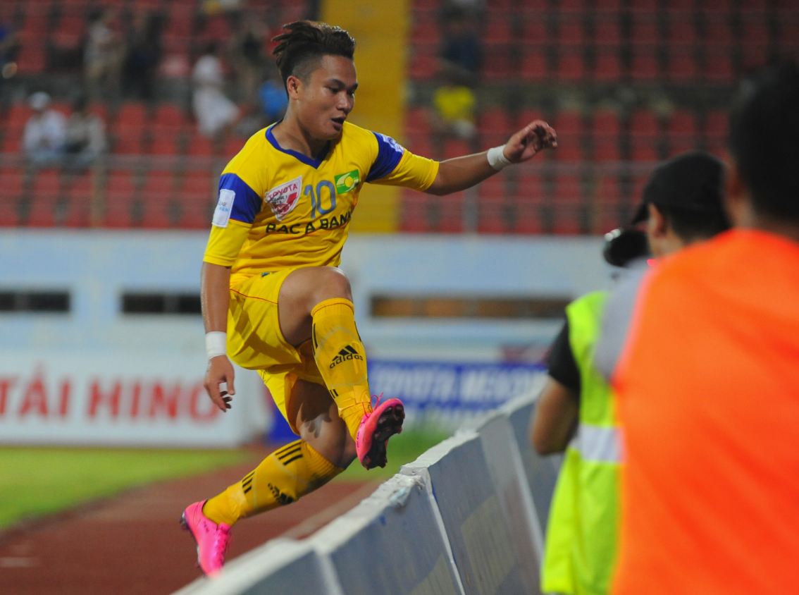 Phi Son vuot rao an mung cung CDV Nghe An tai Lach Tray hinh anh