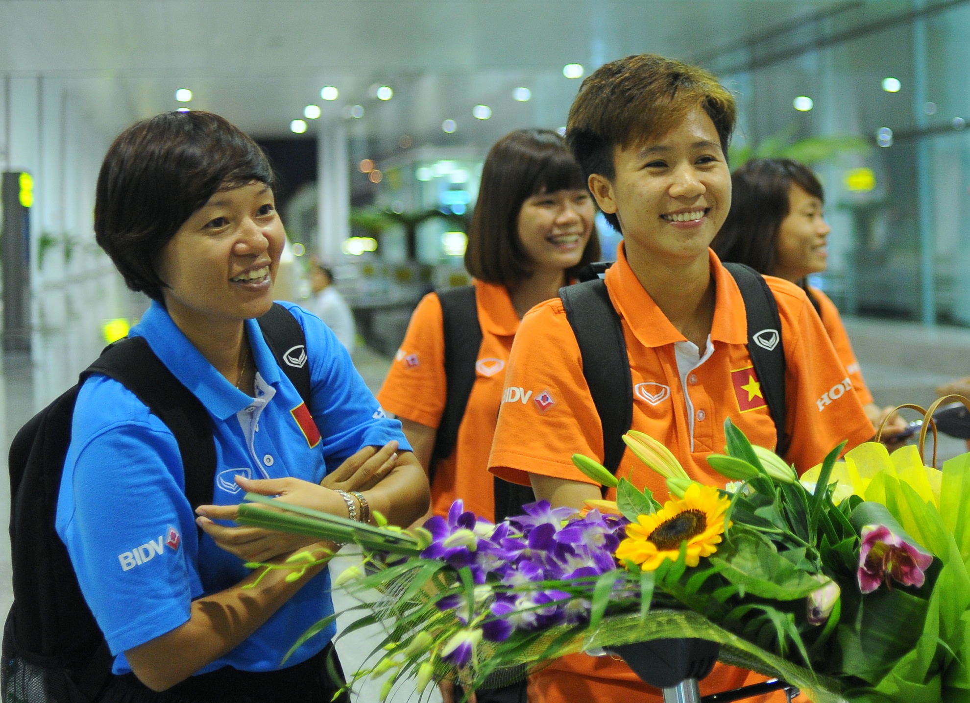 Nu tuyen thu vui mung tro ve sau tran thang Thai Lan hinh anh