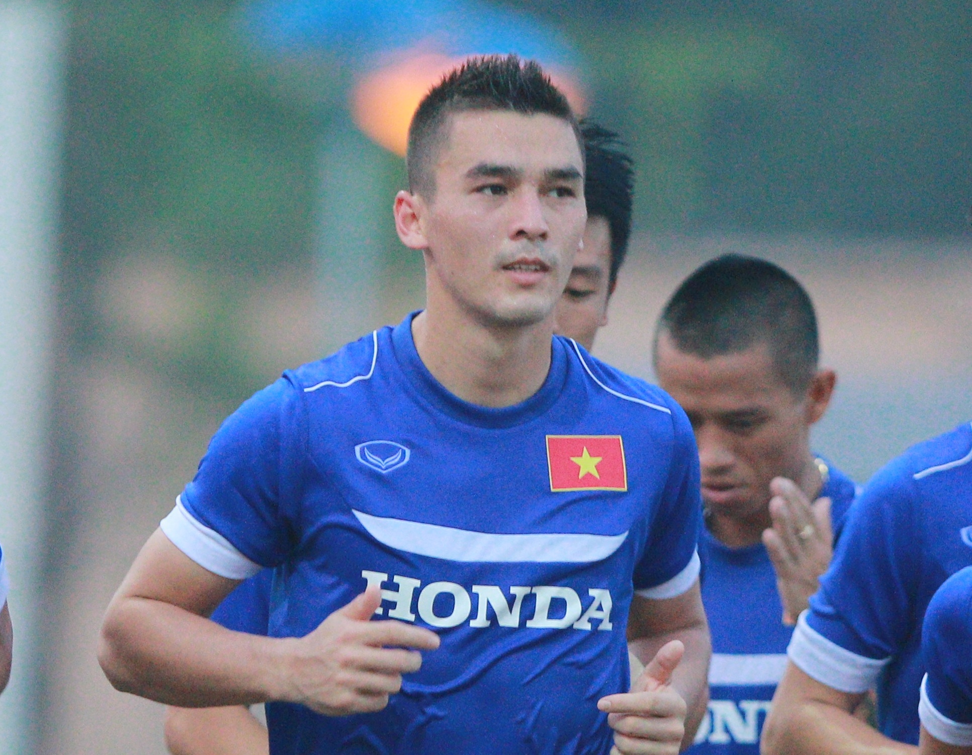 Trung ve Viet kieu so sanh ong Miura va HLV Le Thuy Hai hinh anh