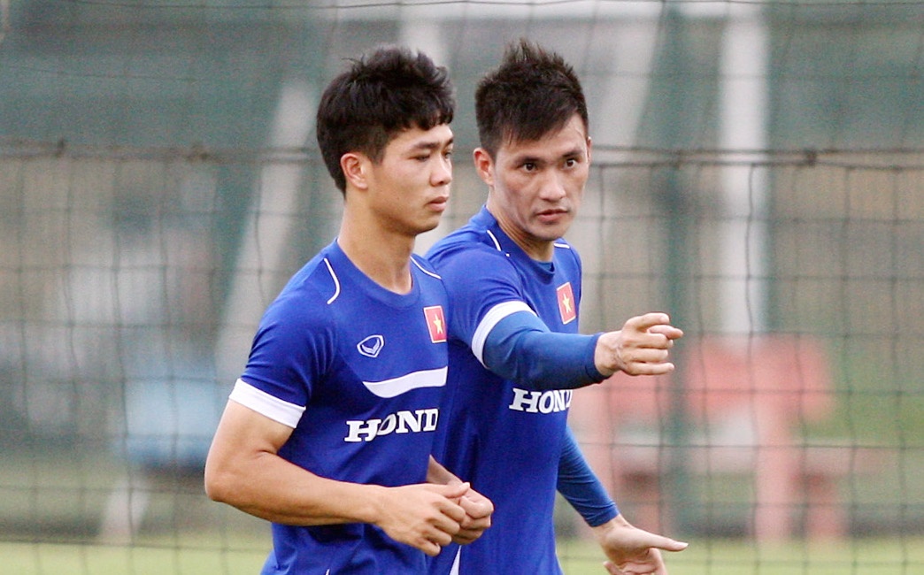 Cong Vinh chia se kinh nghiem thi dau o Nhat voi Cong Phuong hinh anh