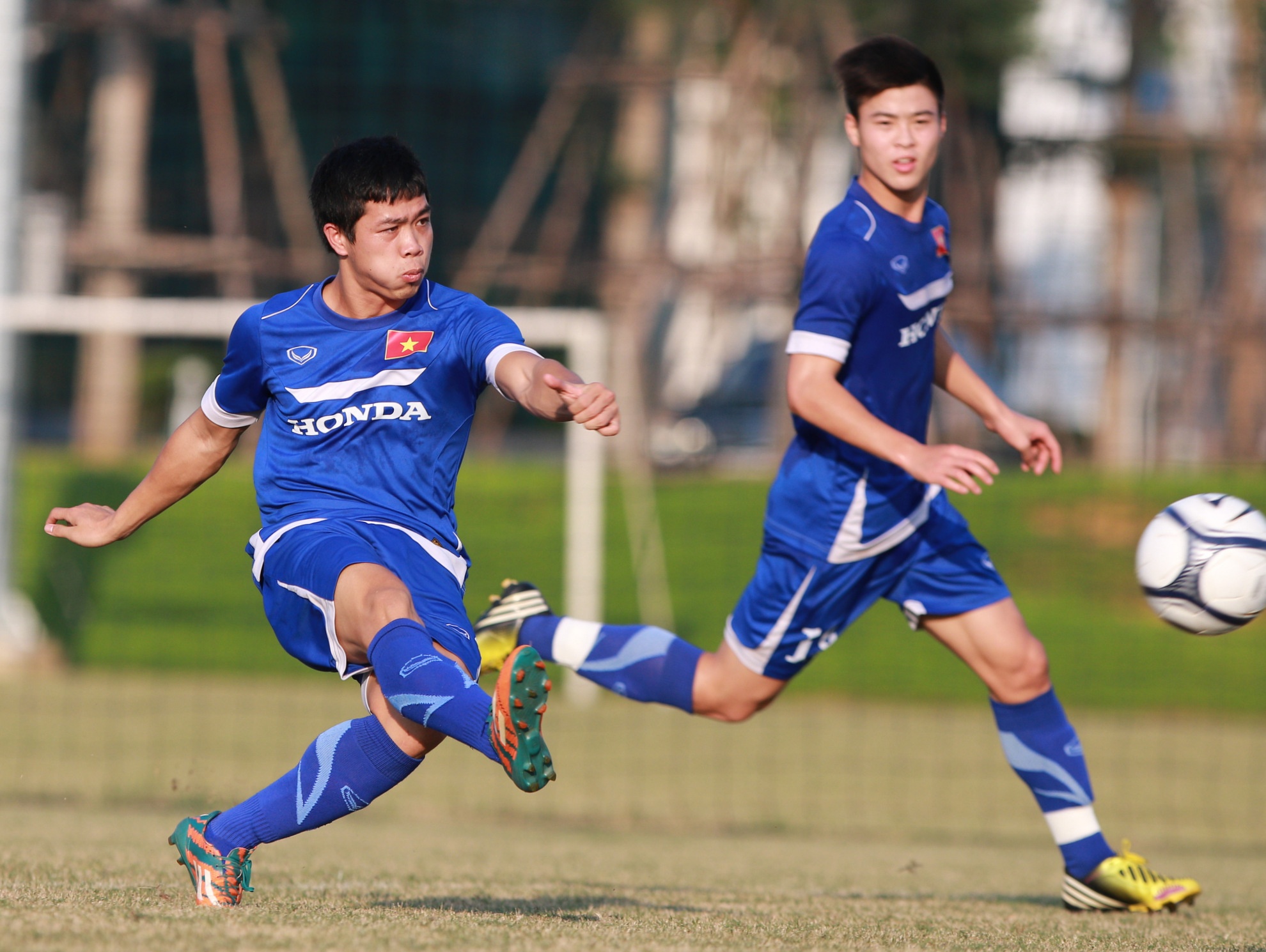 HLV Miura khen Cong Phuong, Phi Son dut diem tot hinh anh