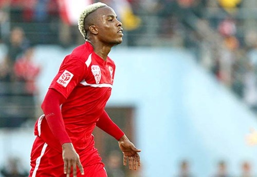 Ngoai binh V.League khoac ao tuyen Jamaica dau Han Quoc hinh anh