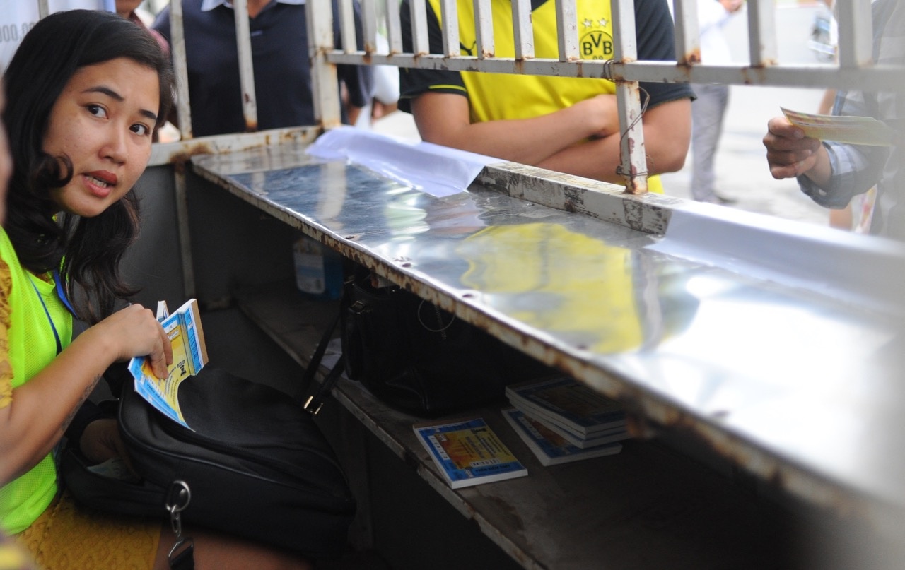 Ve tran Viet Nam - Thai Lan bat dau khan hiem hinh anh