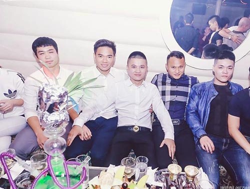 Tuyen thu Viet Nam khong di bar truoc tran Thai Lan hinh anh