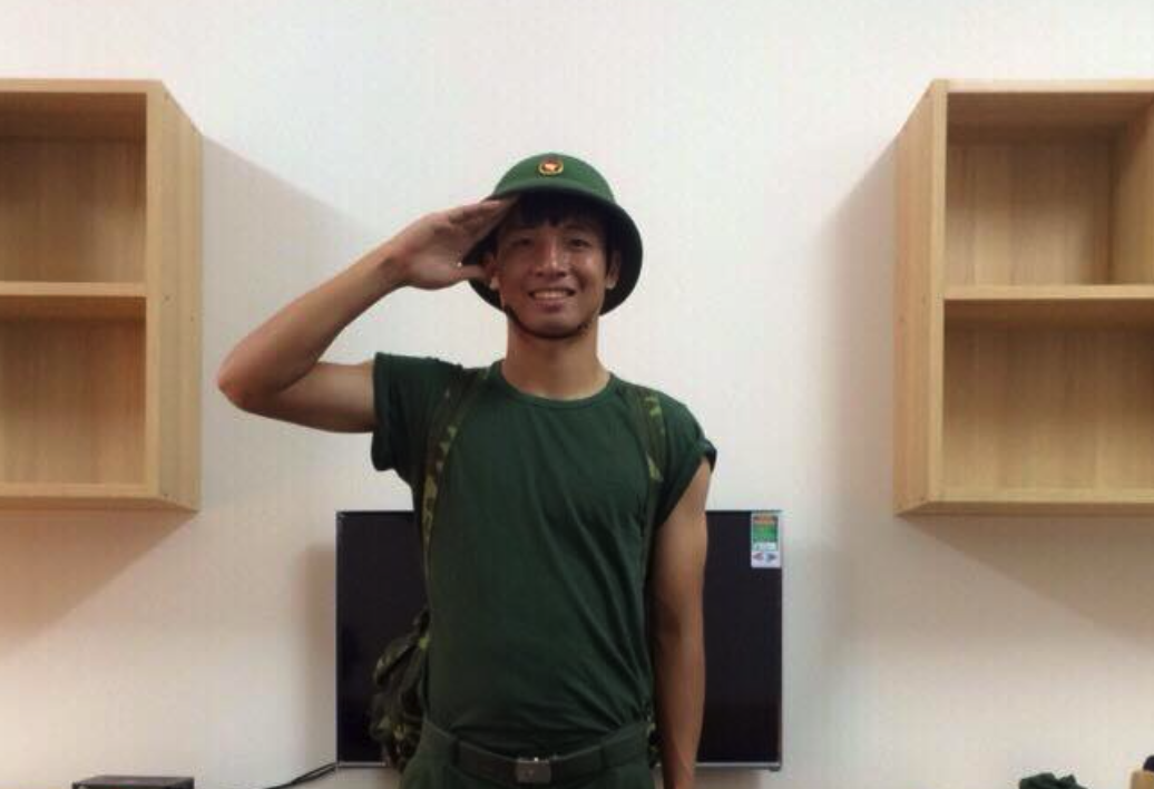 Trung ve tuyen VN tap bong chuyen trong moi truong quan doi hinh anh