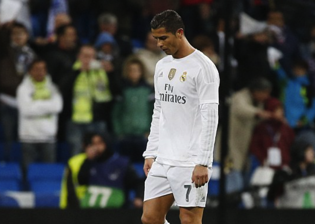 Real Madrid that bai: Khi Benitez chi nam phan xac 'ken ken' hinh anh