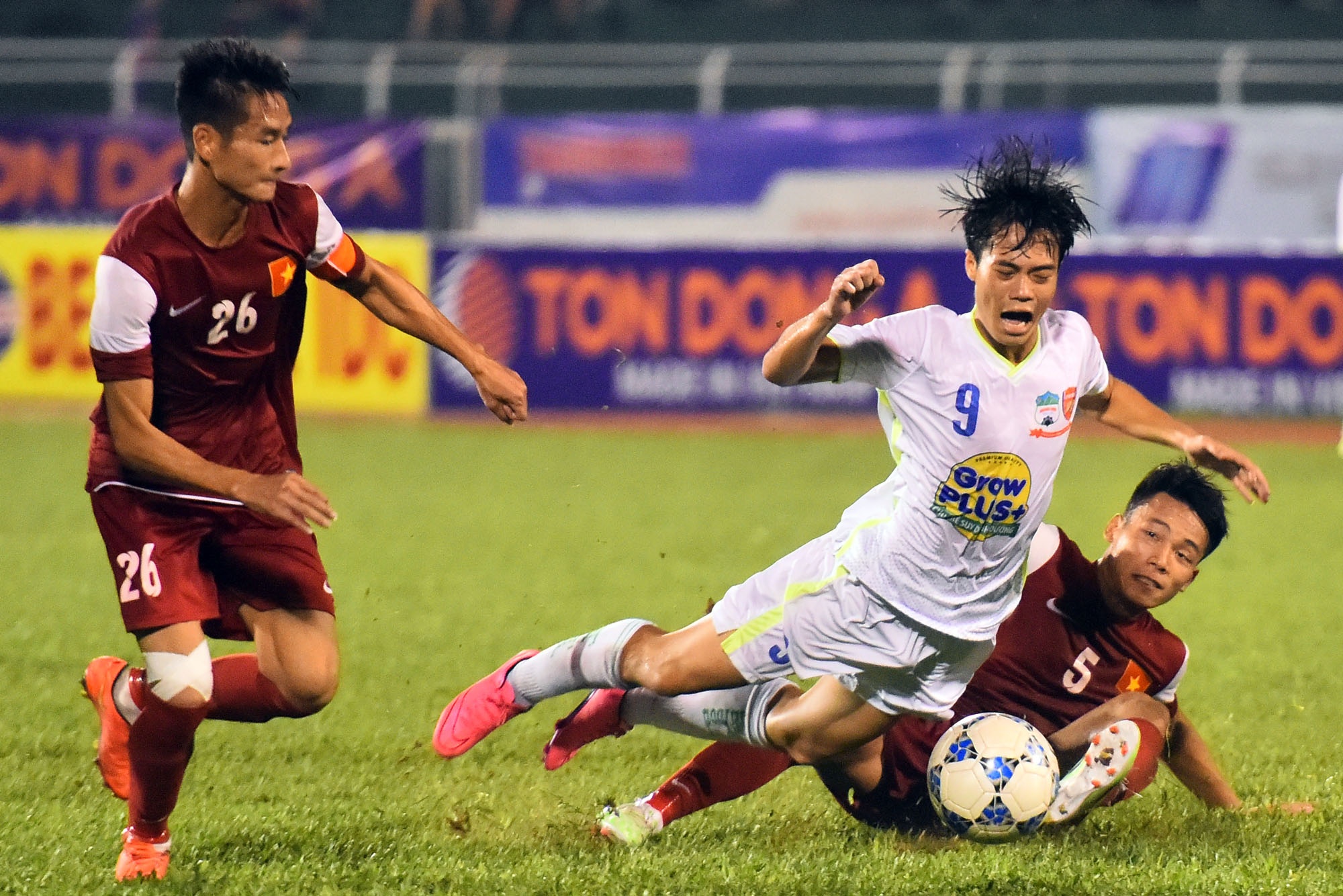 HLV Le Thuy Hai: 'U21 HAGL chua tien bo nhieu' hinh anh