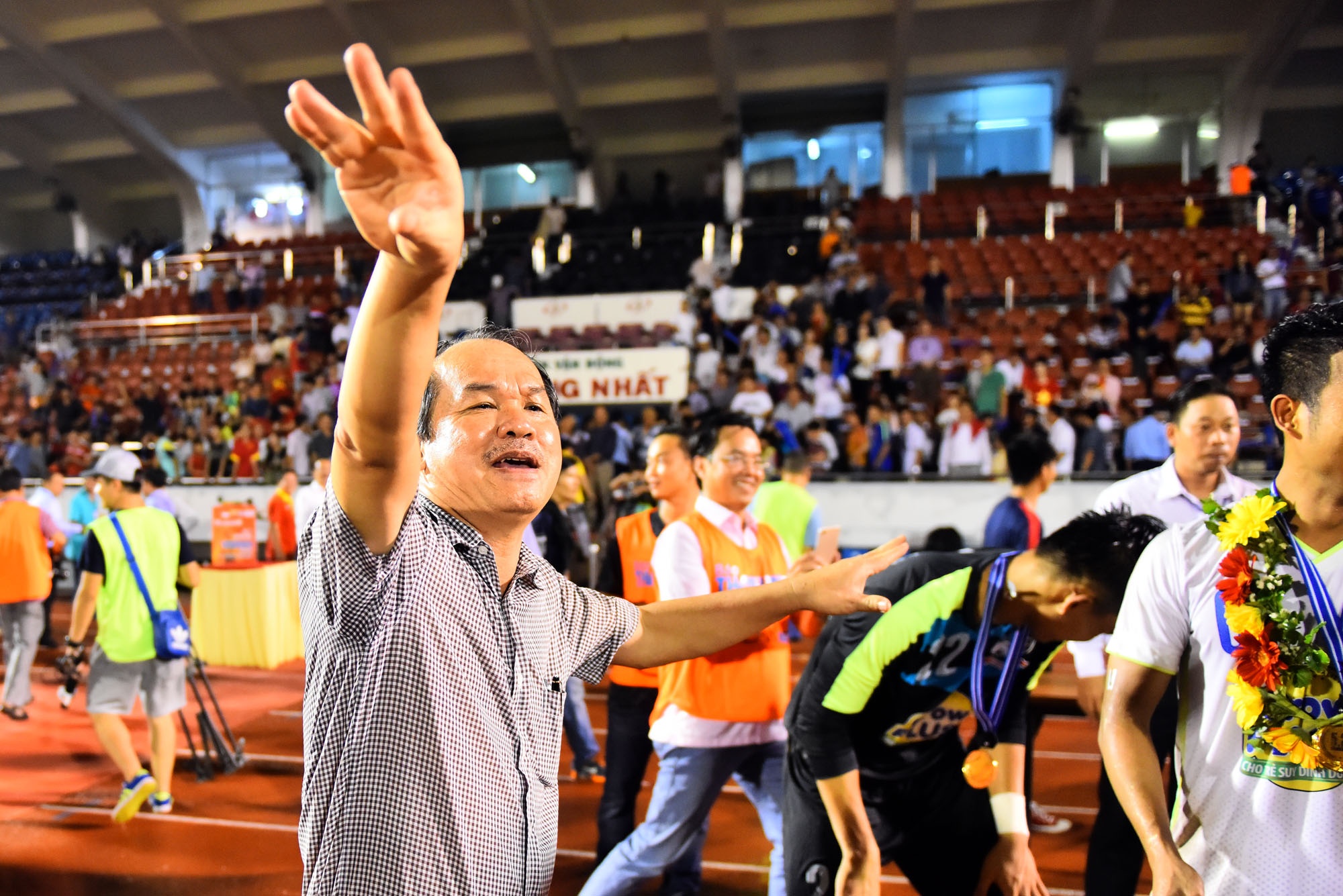 Bau Duc thac mac HLV Miura khong du khan tran HAGL vo dich hinh anh