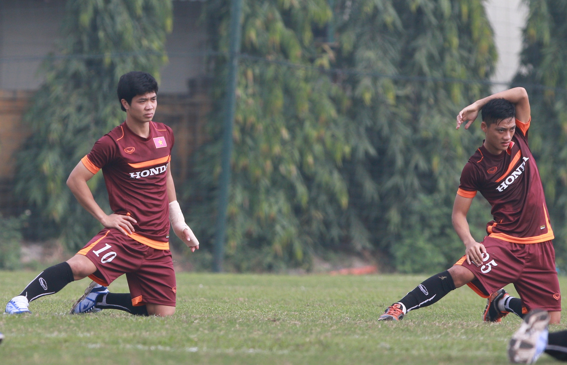 Cau thu U23 VN qua tai, HLV Miura goi bo sung trung ve hinh anh