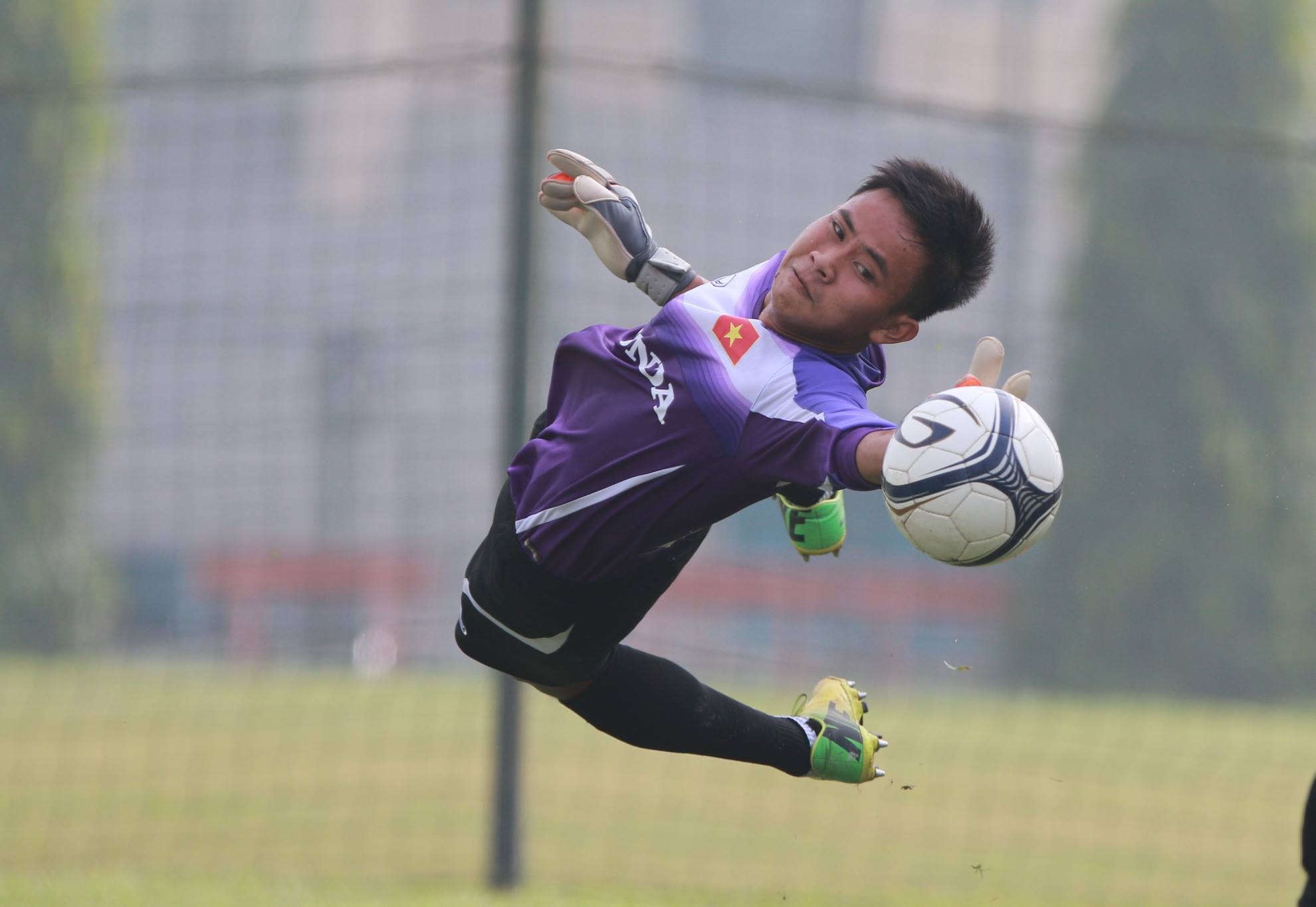 Thu mon U23 VN chan thuong nang truoc gio bay vao TP HCM hinh anh