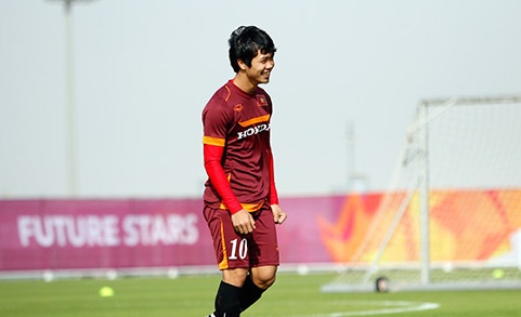 Cong Phuong tam biet ban tay xau truoc them giai chau A hinh anh