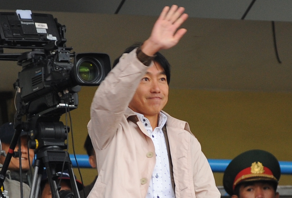 Than Quang Ninh moi HLV Miura voi muc luong hap dan hinh anh