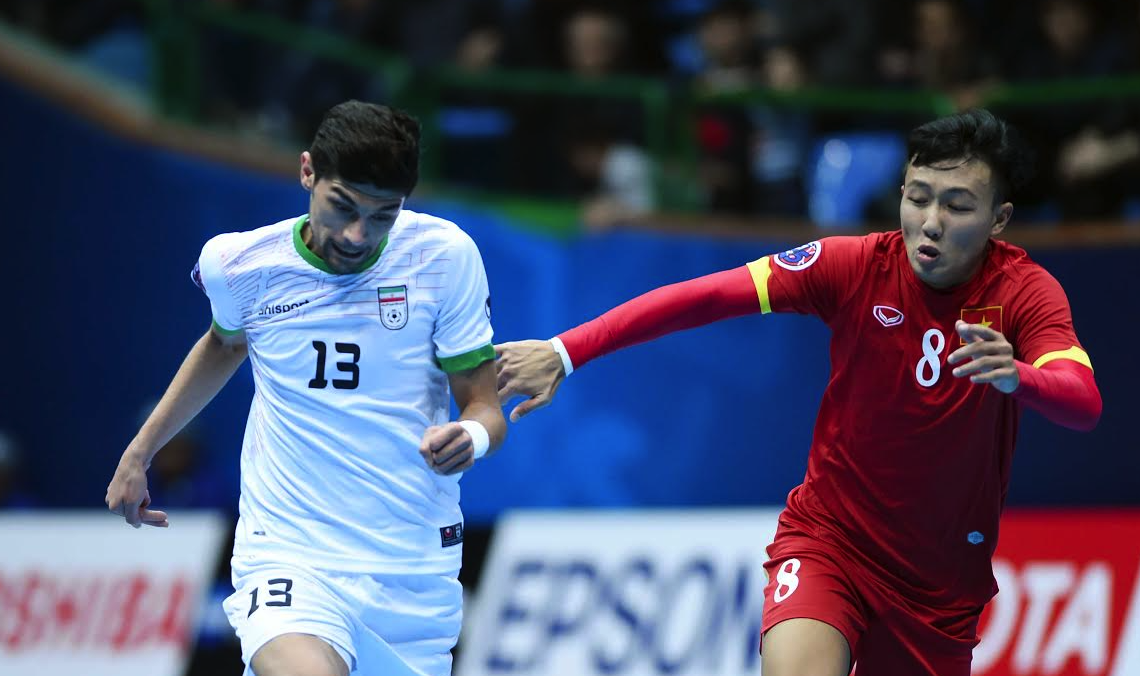 Iran da khong cho cau thu Viet Nam kip tho hinh anh