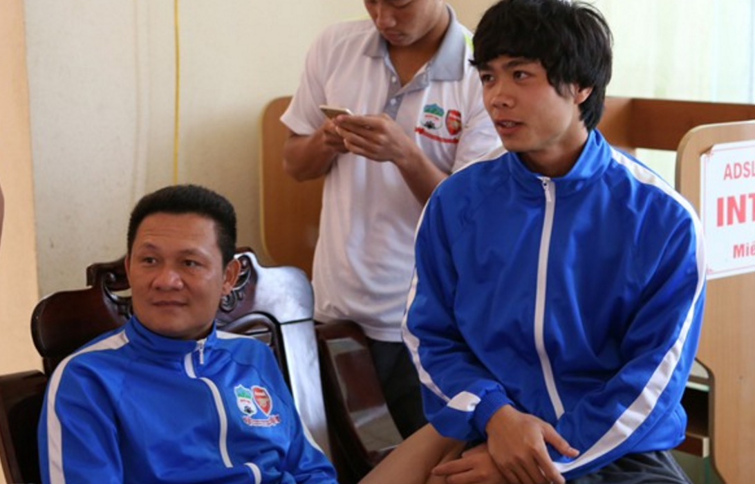 HLV HAGL nho 3 hoc tro xuat ngoai ngay len ngoi dau V.League hinh anh