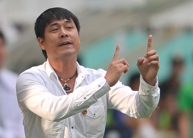 HLV Huu Thang don dao tim tro ly tren tuyen hinh anh