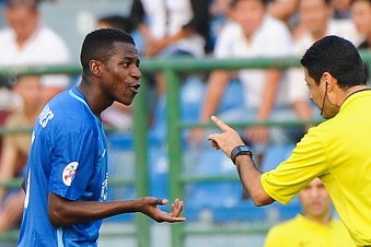 Trong tai chi mat Ramires vi phan ung tinh huong penalty hinh anh