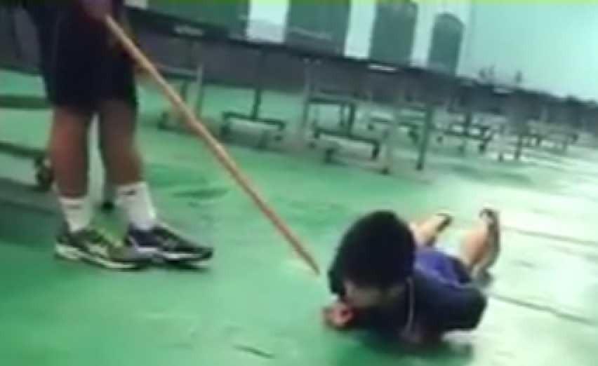 Van dong vien tuyen tre nam sap xuong san chiu don hinh anh