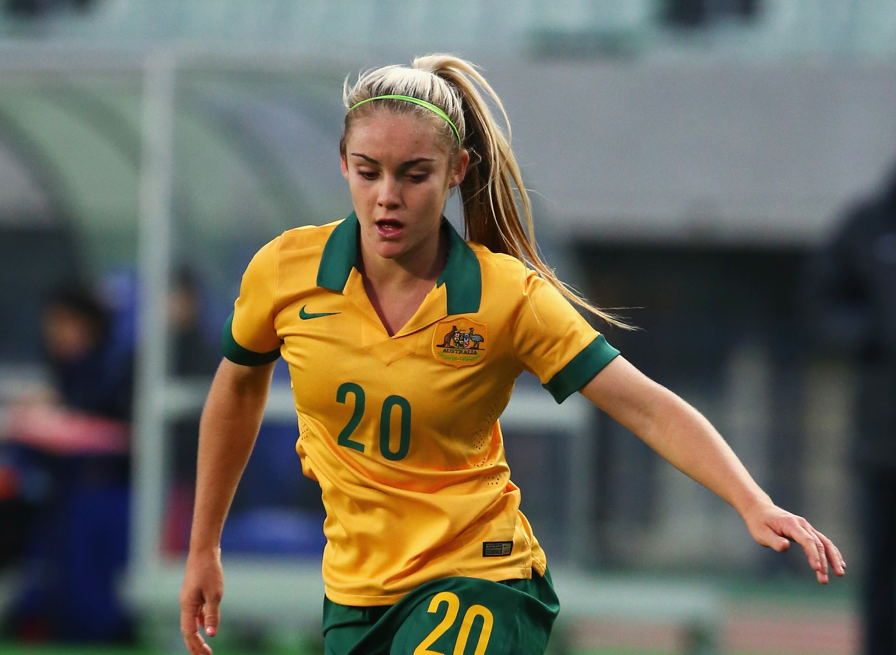 DT nu Viet Nam bat luc truoc cau thu 15 tuoi cua Australia hinh anh