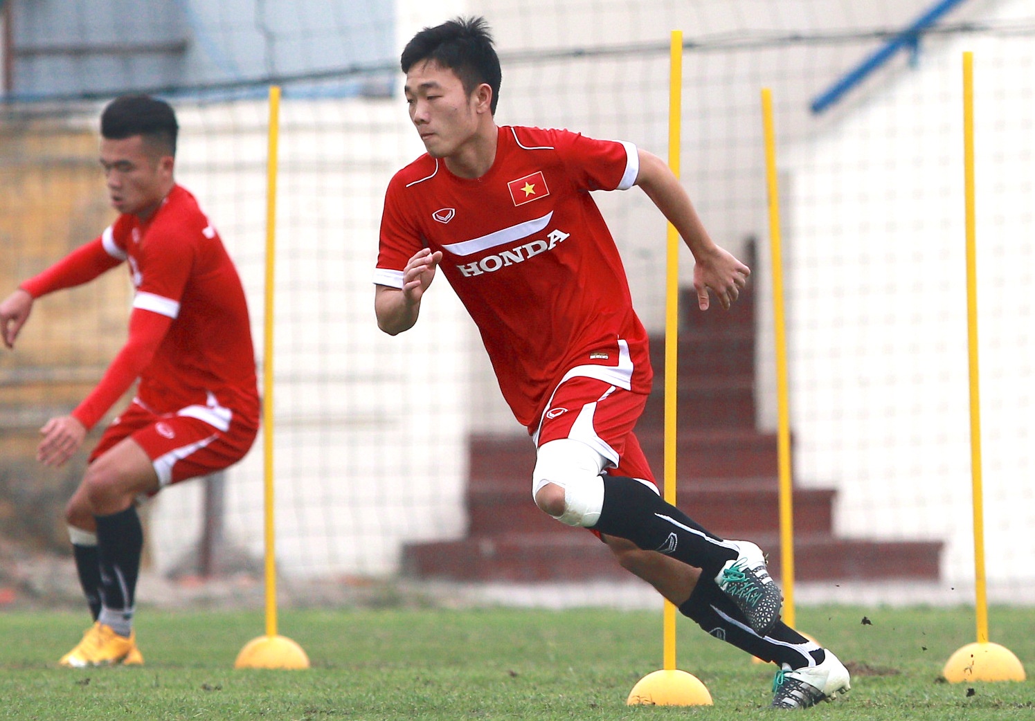 Tuan Anh gio tay xin bong anh 2