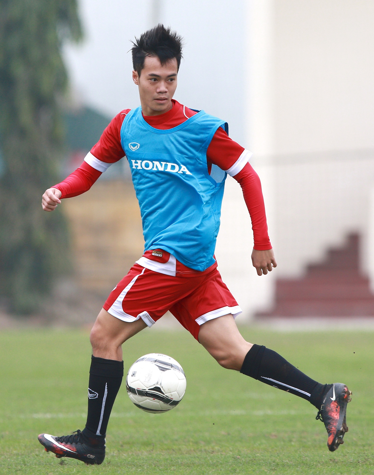 Tuan Anh gio tay xin bong anh 6